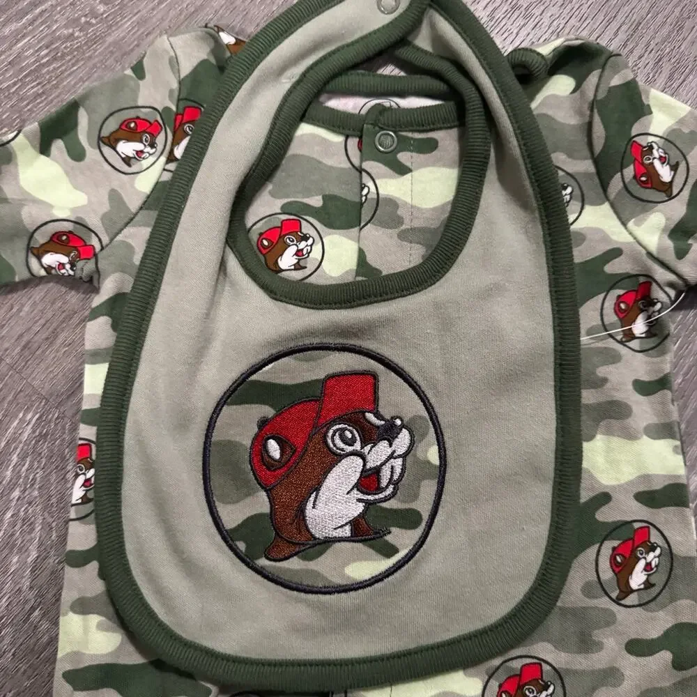 Buc-ee's Baby Sleeper, Bib, and socks Set